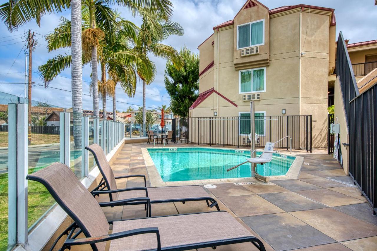 Days Inn By Wyndham Carlsbad Exteriör bild