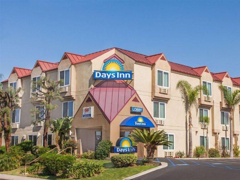 Days Inn By Wyndham Carlsbad Exteriör bild