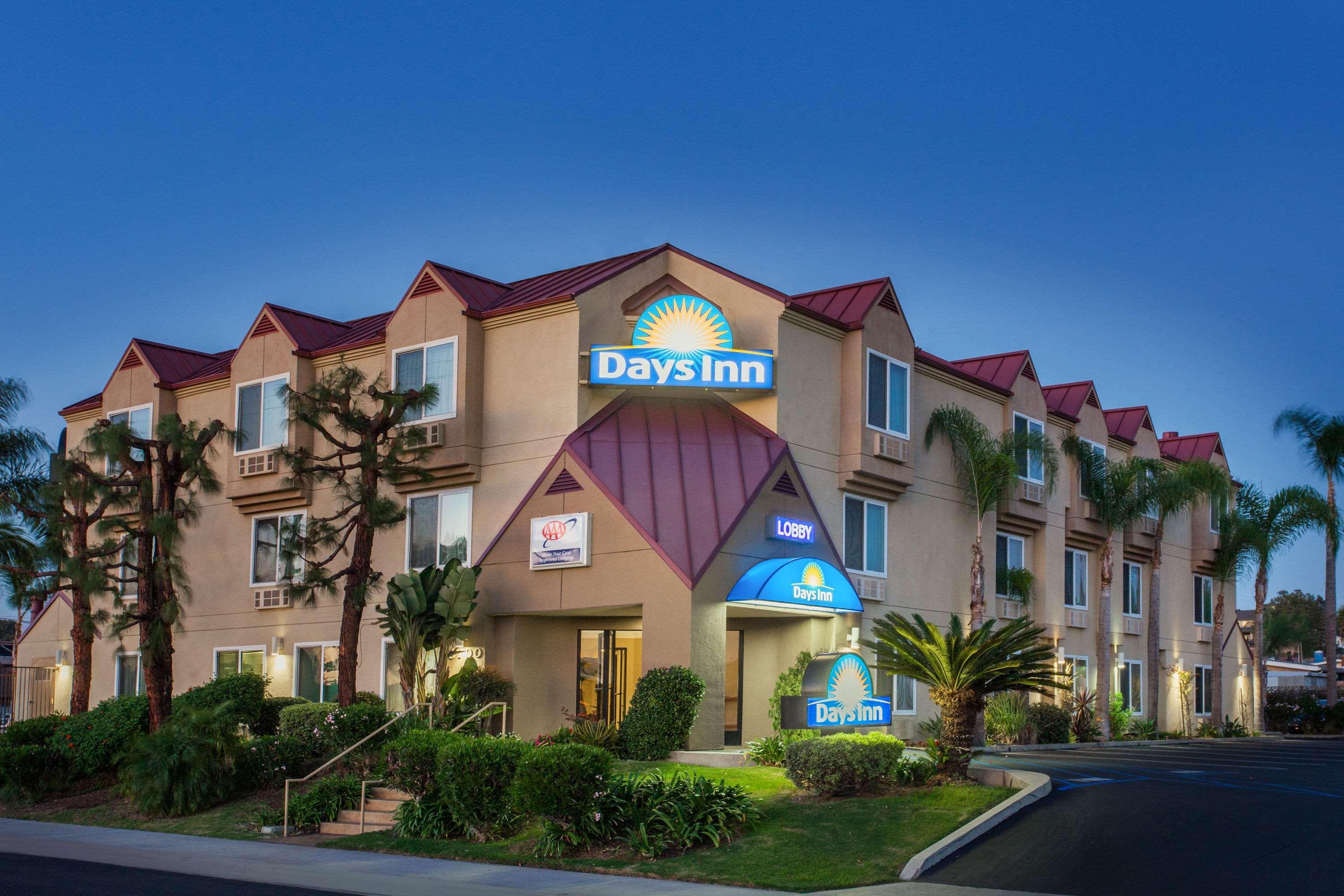 Days Inn By Wyndham Carlsbad Exteriör bild