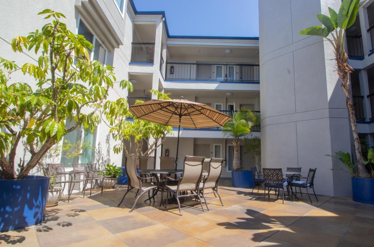 Days Inn By Wyndham Carlsbad Exteriör bild