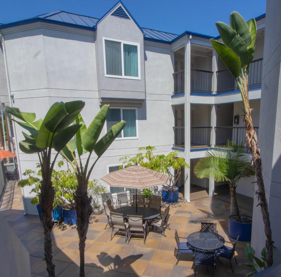 Days Inn By Wyndham Carlsbad Exteriör bild