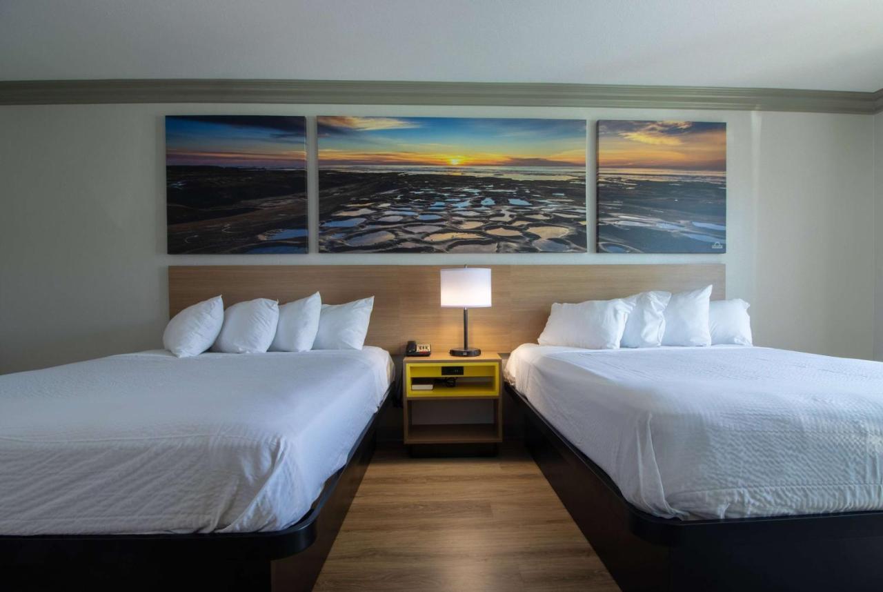 Days Inn By Wyndham Carlsbad Exteriör bild