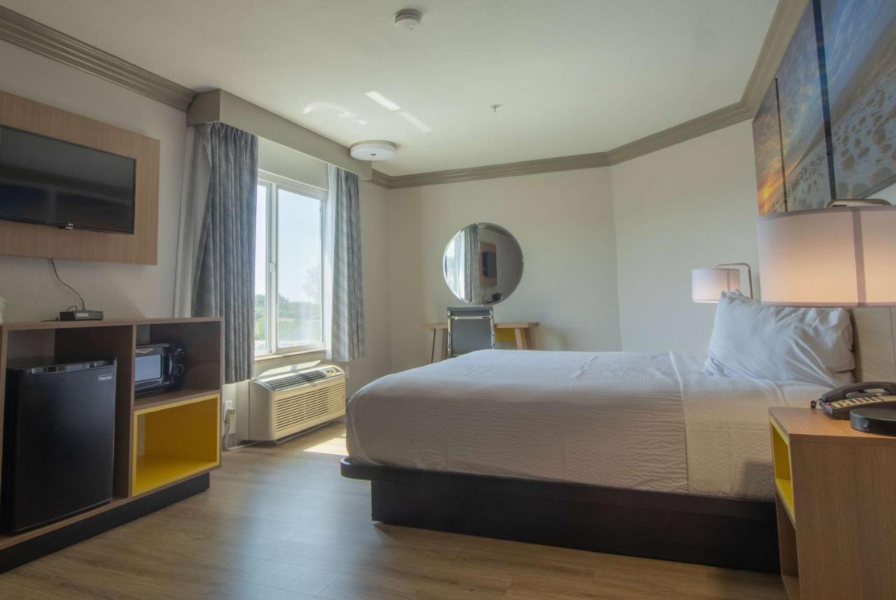 Days Inn By Wyndham Carlsbad Exteriör bild