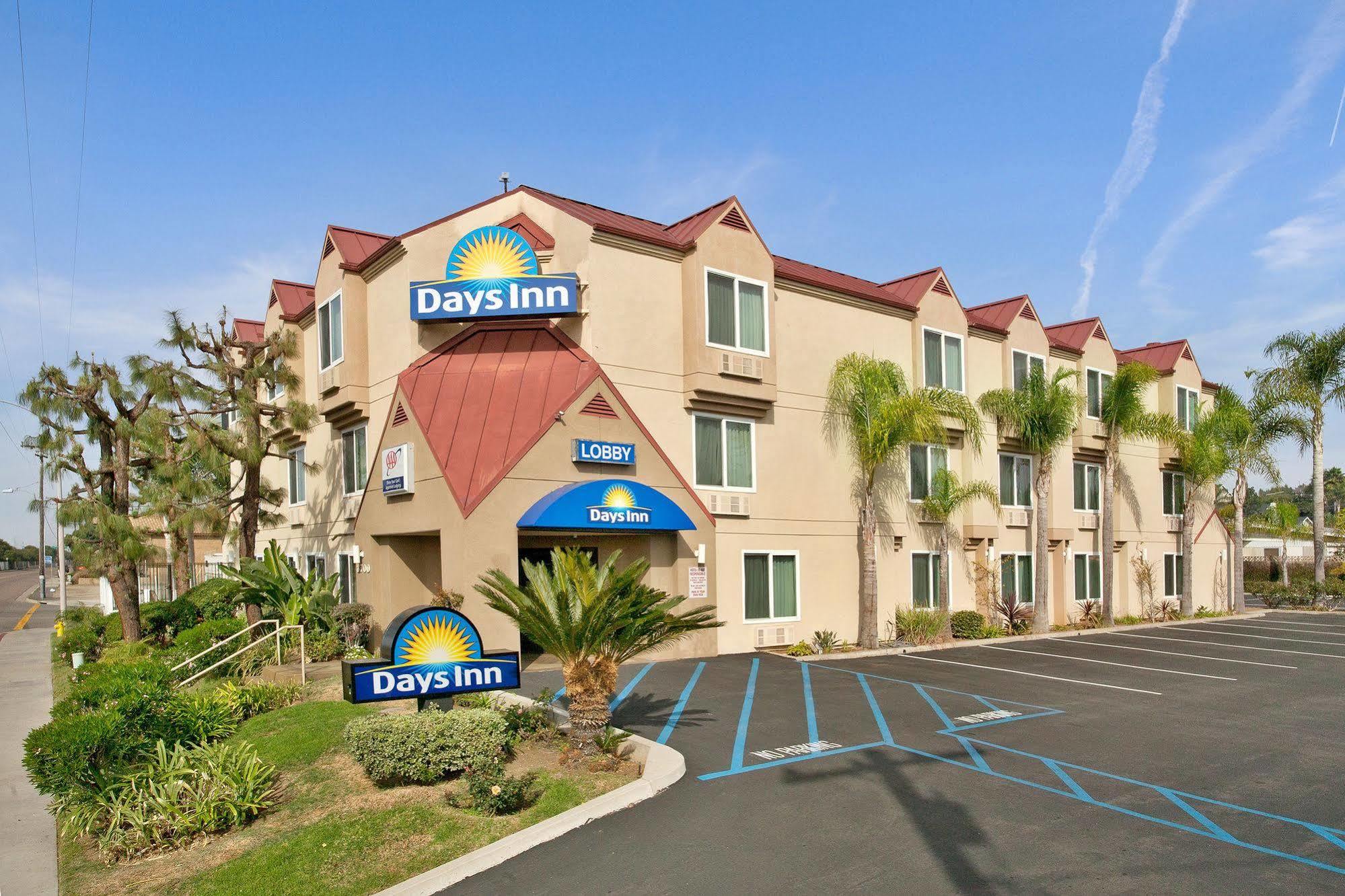 Days Inn By Wyndham Carlsbad Exteriör bild